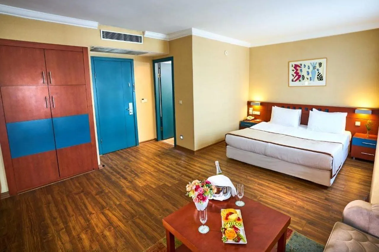 Feronya Hotel Istanbul 4*,